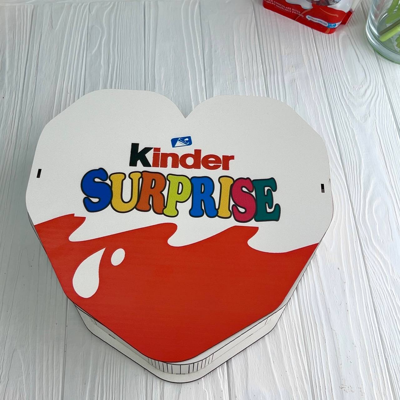 “Gift Box” Kinder in “Heart”